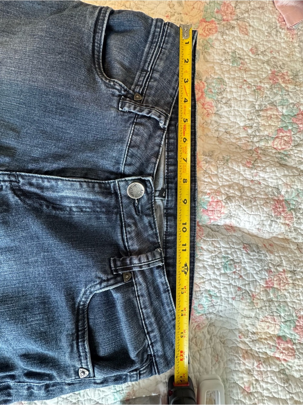 KUT From The Kloth Natalie Bermuda Shorts Sz 10 Dark Wash Denim Mid Rise - Picture 9 of 9